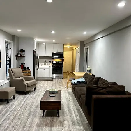 Cozy & Spacious In Irving Park Apartment